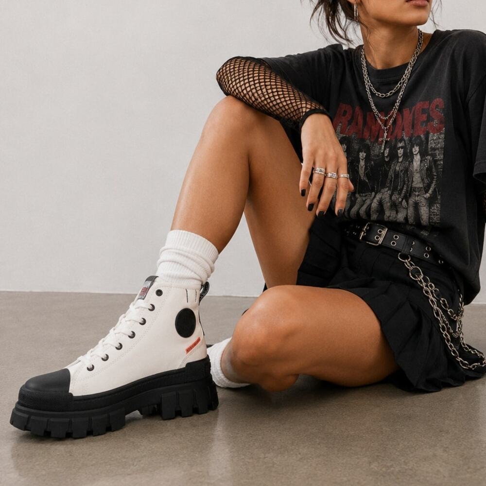 NEW IN BOX - SIZE 10 PALLADIUM REVOLT HI TX BOOTS BLACK/WHITE- STAR WHITE